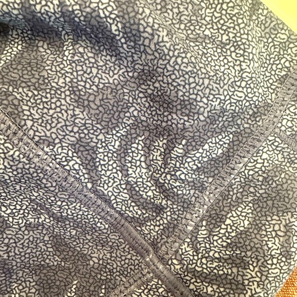 LULULEMON cropped pattern leggings sz 6 - Picture 11 of 11